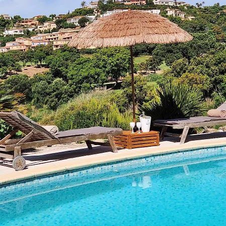 Avec Piscine Et Mini-golf